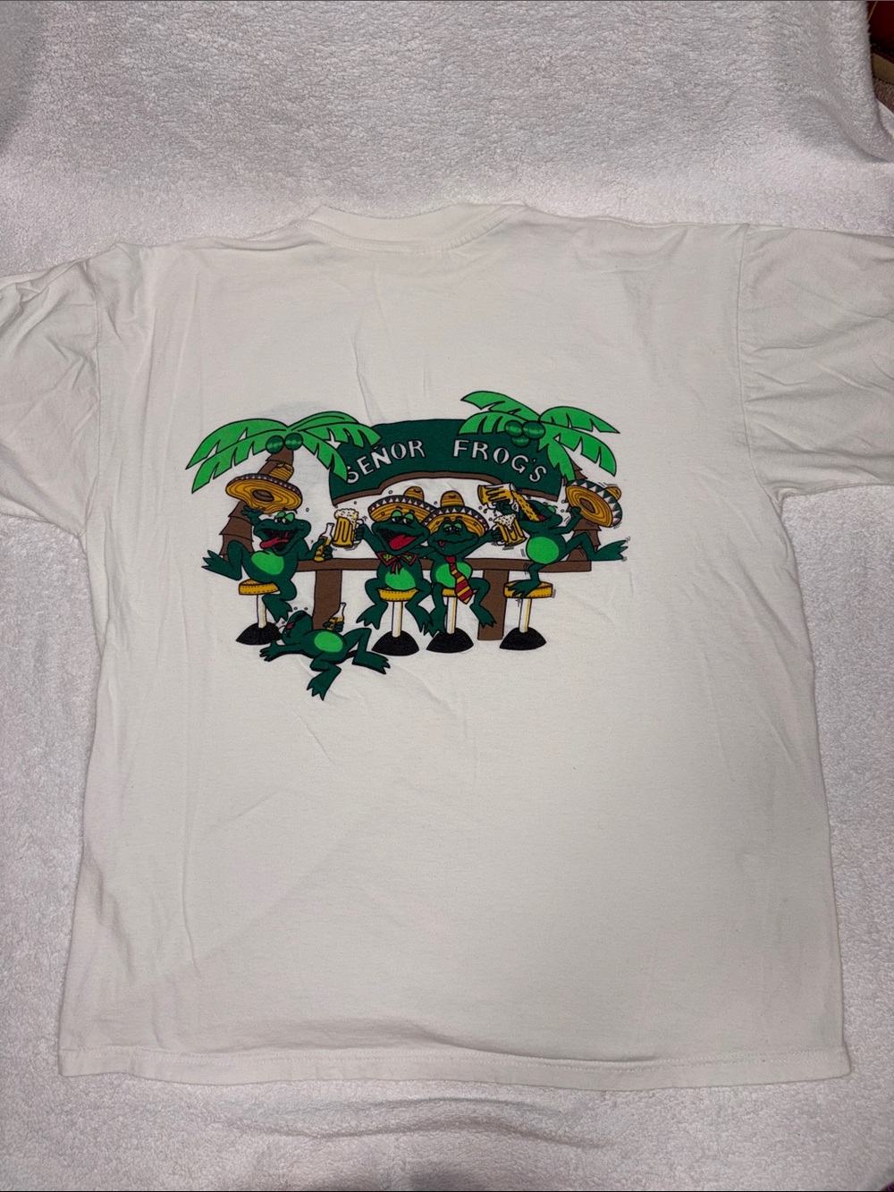 Mindy’s vintage Señor Frog's White Graphic Tee with Green Frogs men’s xl